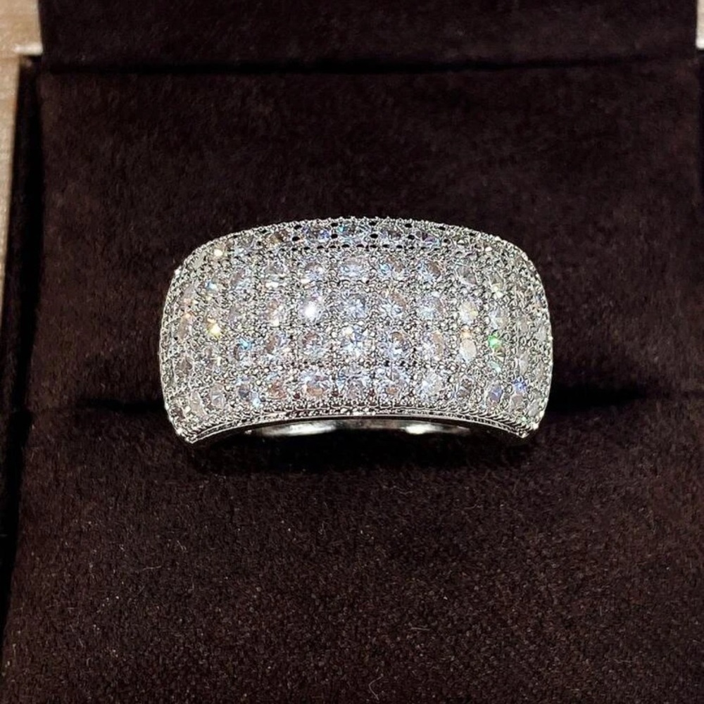 - Wedding ring - Picture 2 of 6